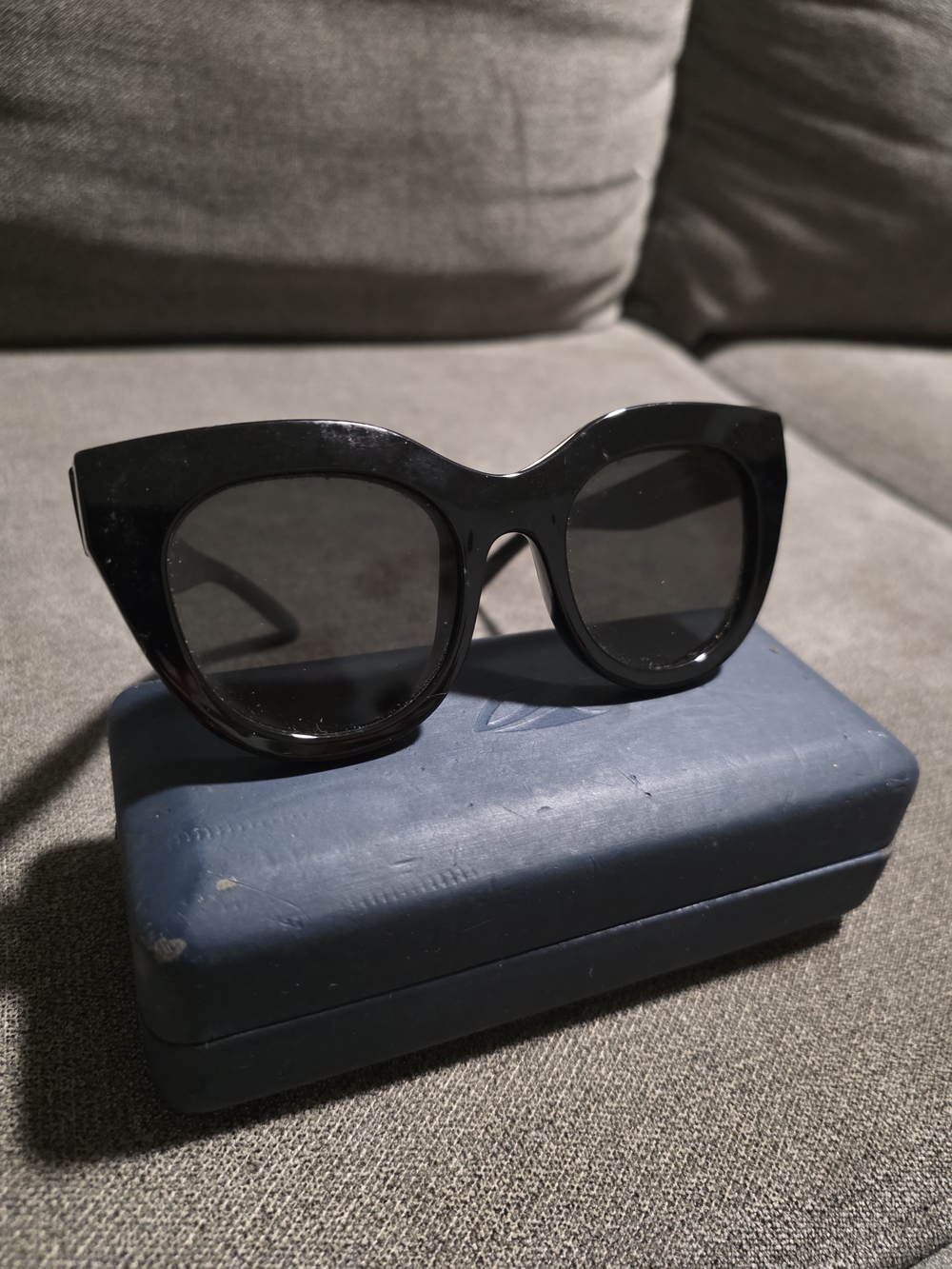 Le Specs  Women’s Black Cat-Eye Sunglasses - Chic Modern Shades